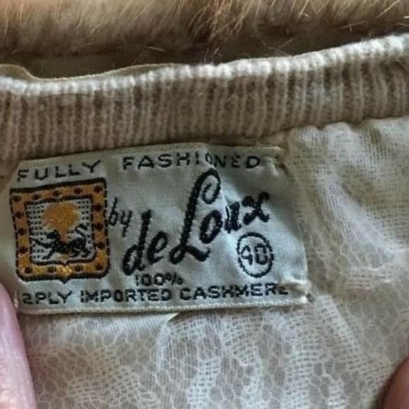 100% Cashmere Sweater with Detachable Fur Collar - Picture 4 of 8